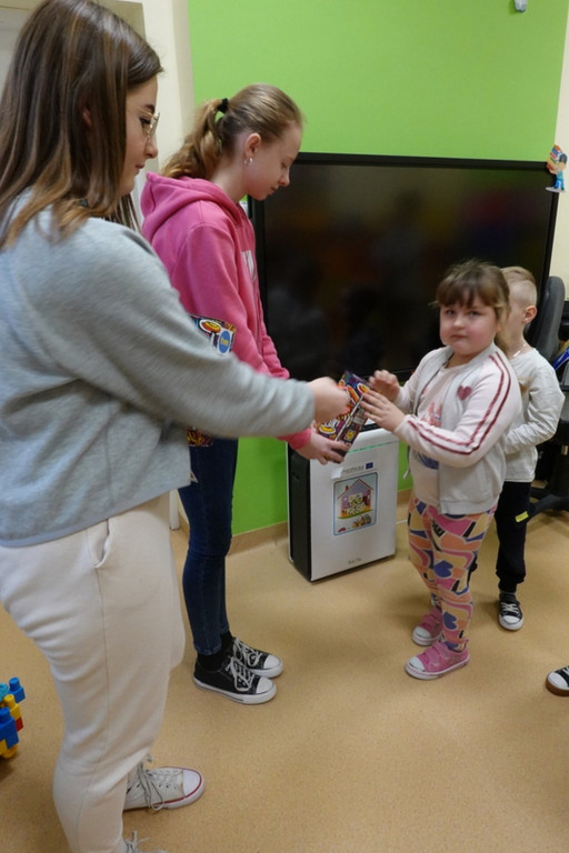 Uczniowie SP Stróżna Wolontariuszami 32 Finału WOŚP