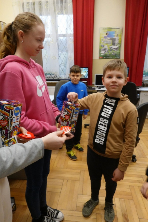 Uczniowie SP Stróżna Wolontariuszami 32 Finału WOŚP