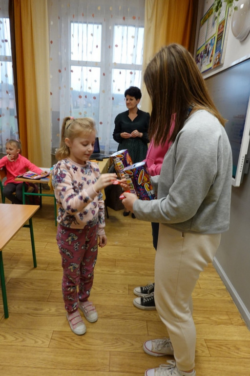 Uczniowie SP Stróżna Wolontariuszami 32 Finału WOŚP