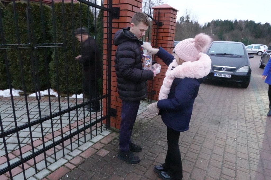 Uczniowie SP Stróżna Wolontariuszami 32 Finału WOŚP