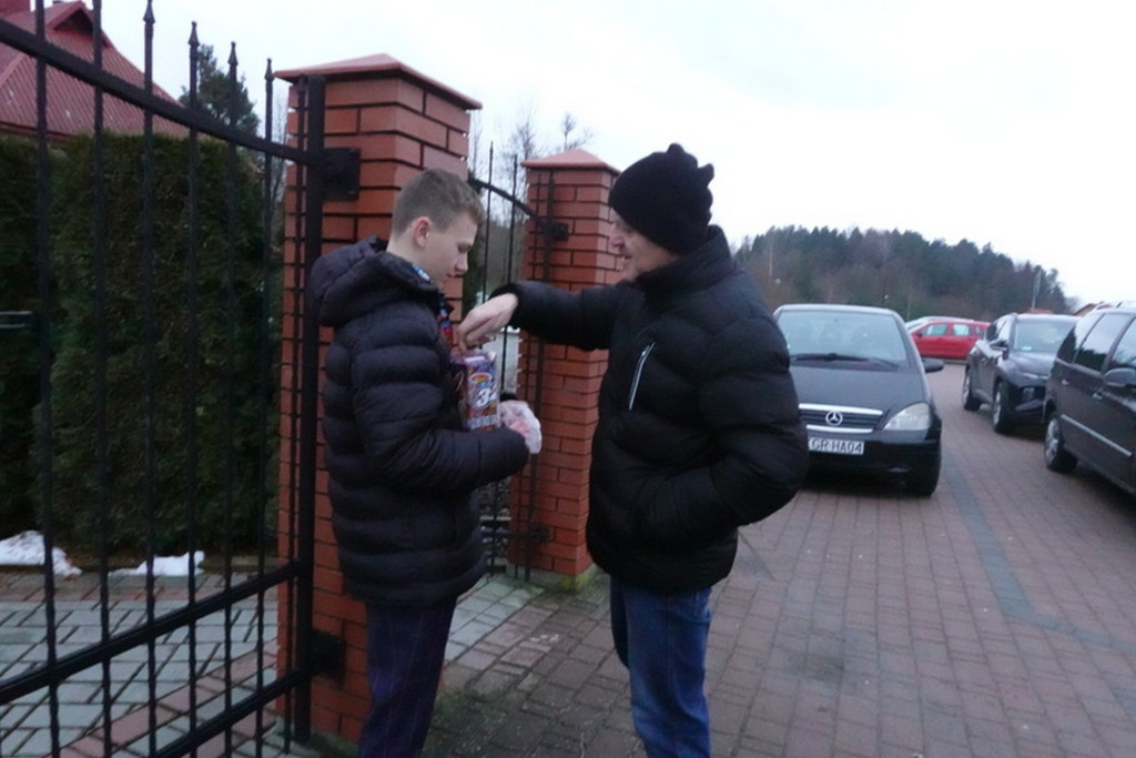 Uczniowie SP Stróżna Wolontariuszami 32 Finału WOŚP
