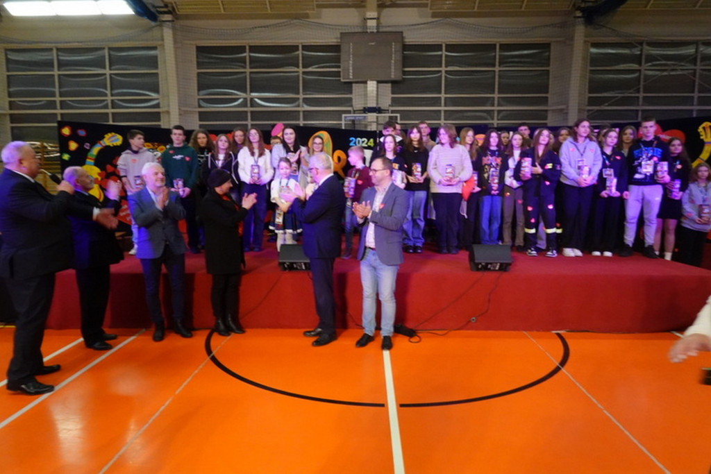 Uczniowie SP Stróżna Wolontariuszami 32 Finału WOŚP