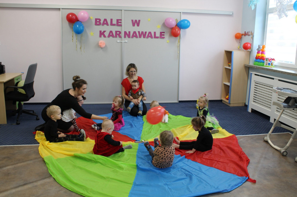 Bal karnawałowy w Samorządowym Żłobku w Sędziszowej (1.02)