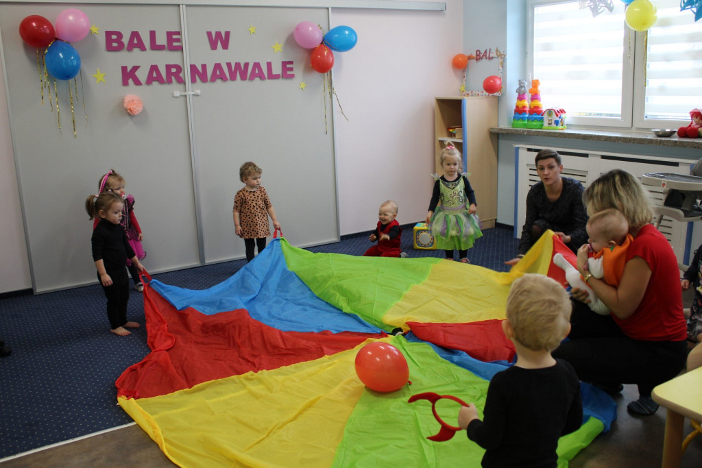Bal karnawałowy w Samorządowym Żłobku w Sędziszowej (1.02)
