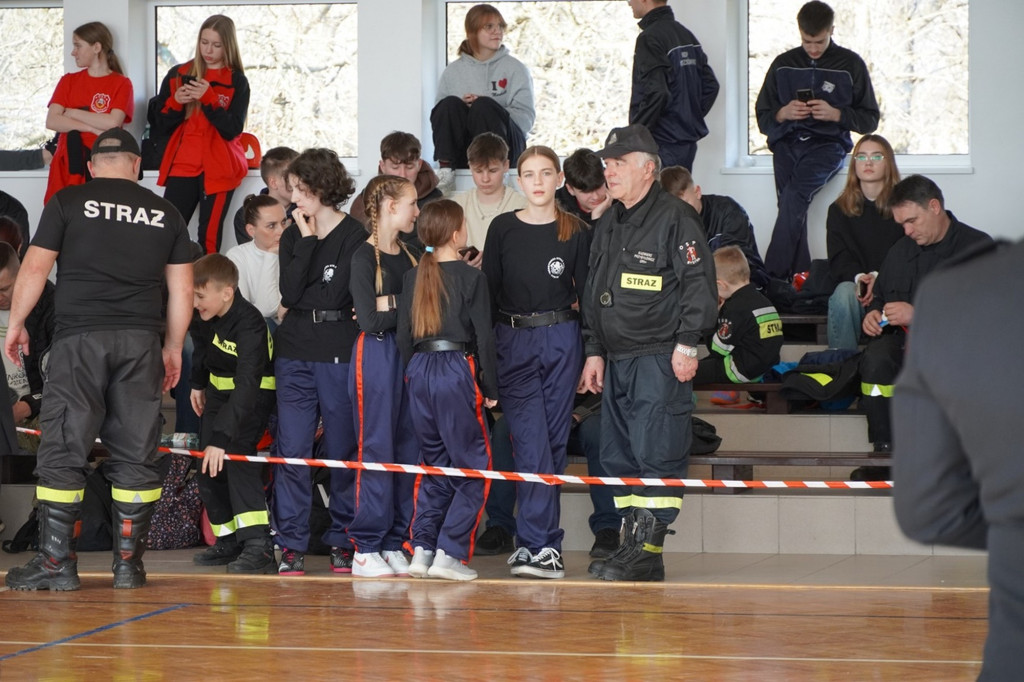 Powiatowe Halowe Młodzieżowe Zawody Sportowo Pożarnicze w Brunarach