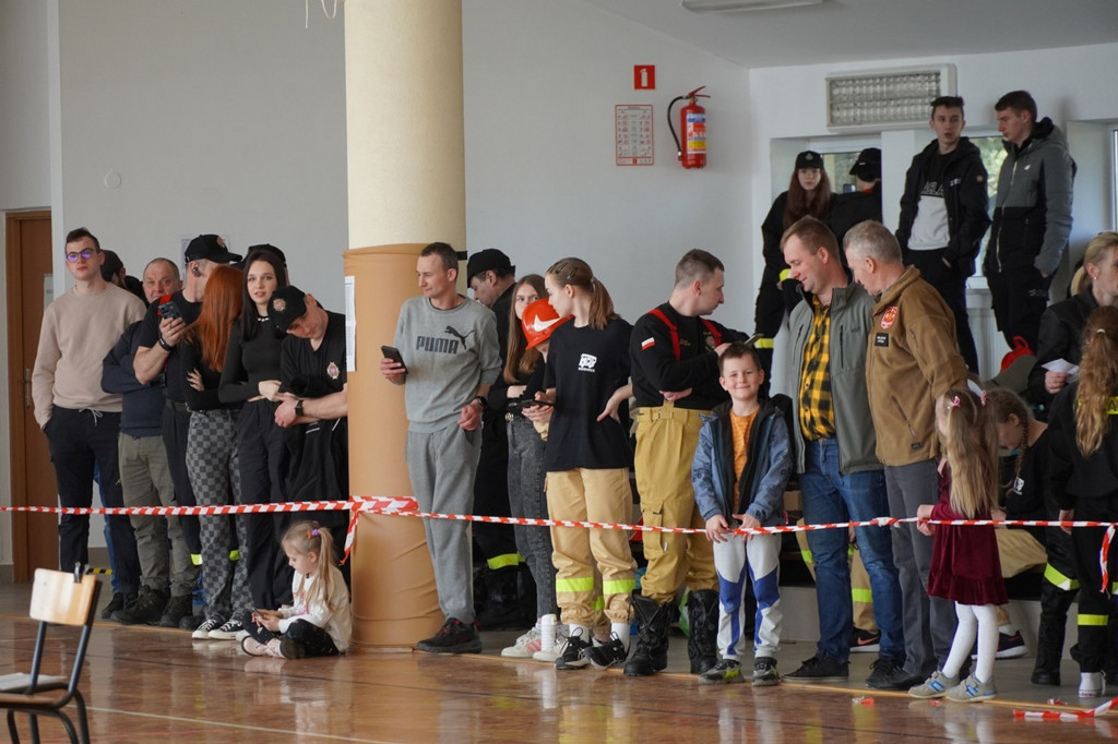 Powiatowe Halowe Młodzieżowe Zawody Sportowo Pożarnicze w Brunarach