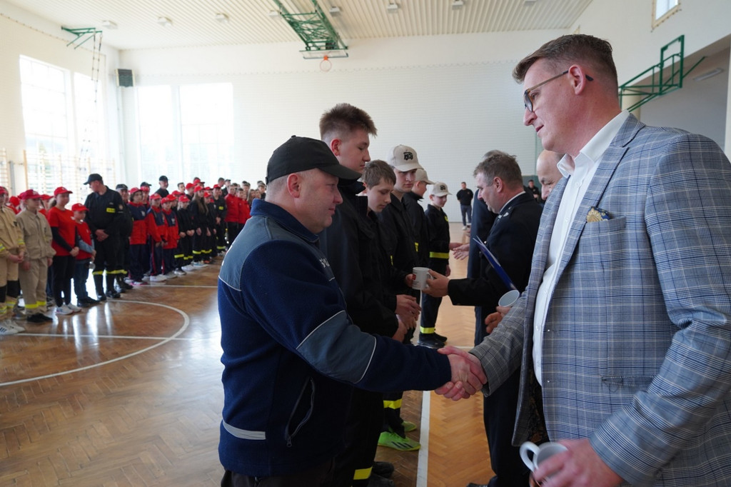 Powiatowe Halowe Młodzieżowe Zawody Sportowo Pożarnicze w Brunarach