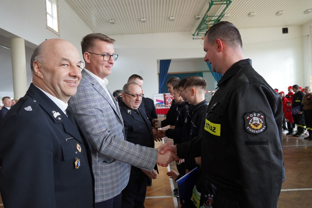 Powiatowe Halowe Młodzieżowe Zawody Sportowo Pożarnicze w Brunarach