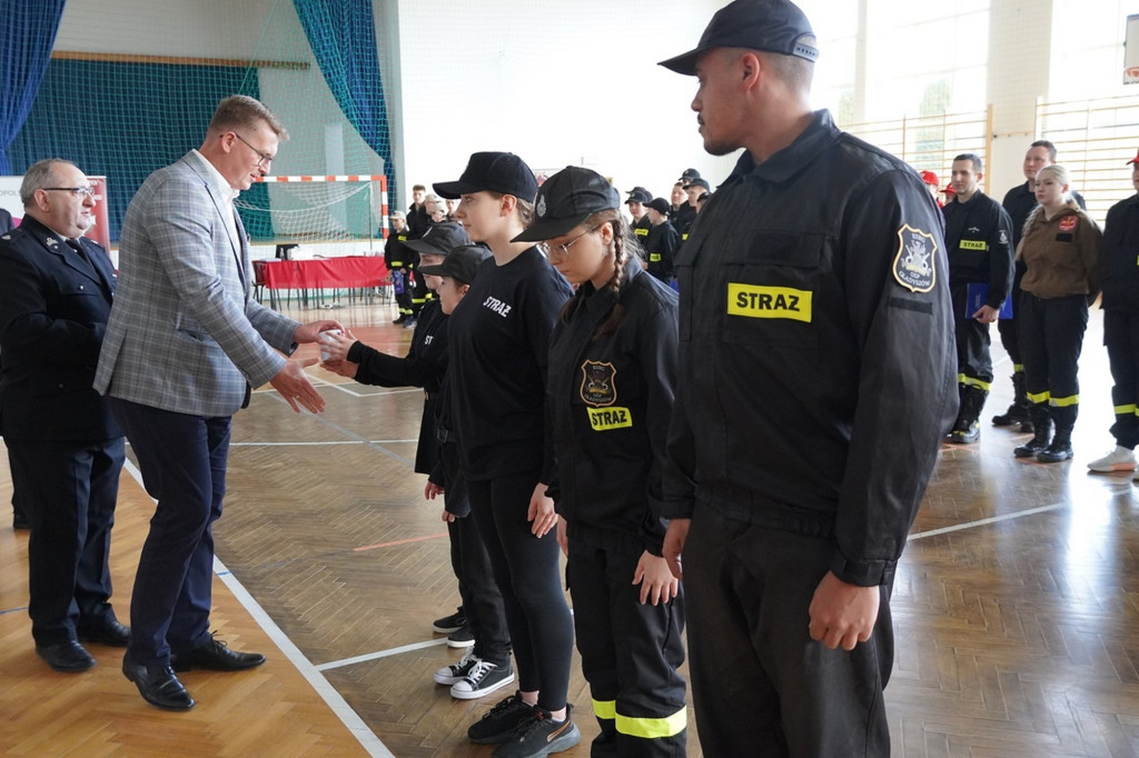 Powiatowe Halowe Młodzieżowe Zawody Sportowo Pożarnicze w Brunarach