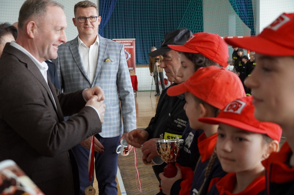 Powiatowe Halowe Młodzieżowe Zawody Sportowo Pożarnicze w Brunarach