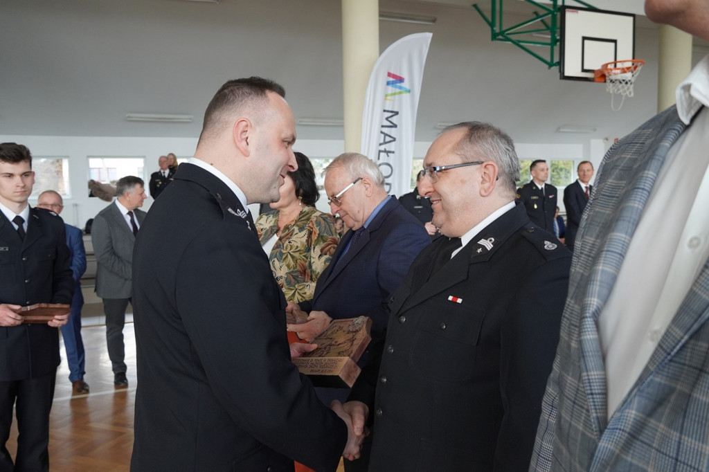 Powiatowe Halowe Młodzieżowe Zawody Sportowo Pożarnicze w Brunarach