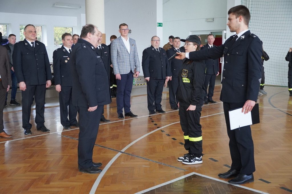 Powiatowe Halowe Młodzieżowe Zawody Sportowo Pożarnicze w Brunarach