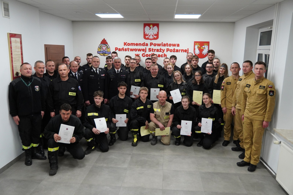 Przyrzeczenie 28 nowych druhen i druhów OSP (04.03.)