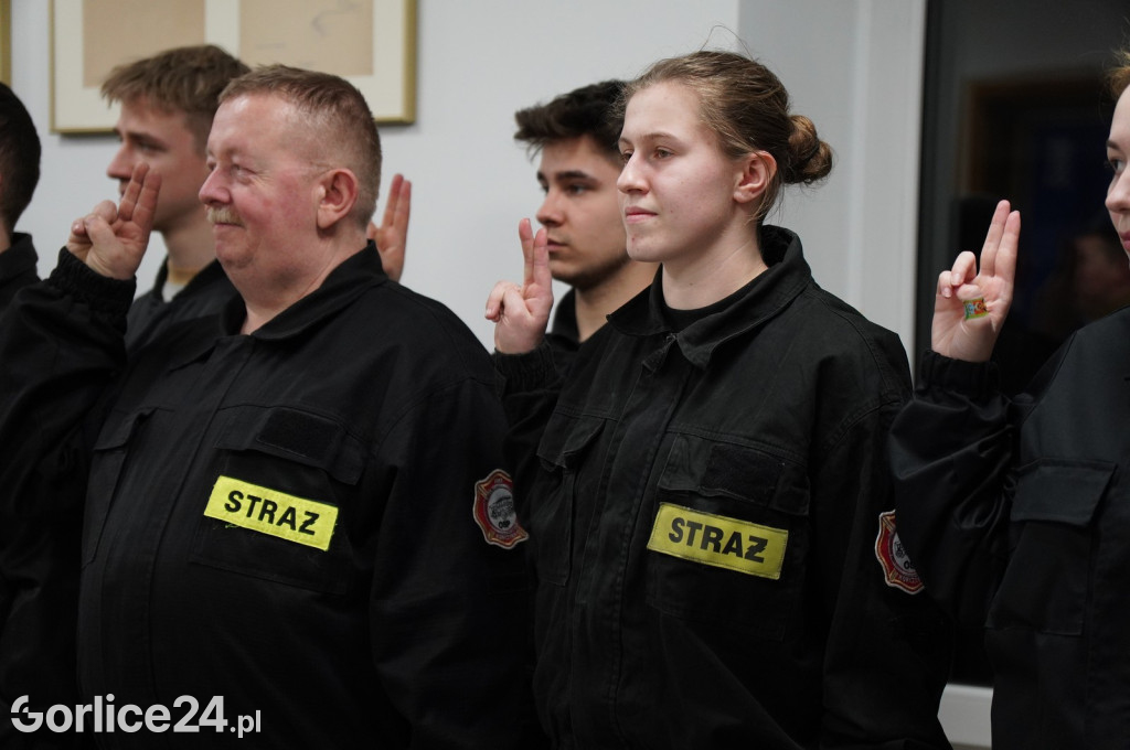 Przyrzeczenie 28 nowych druhen i druhów OSP (04.03.)