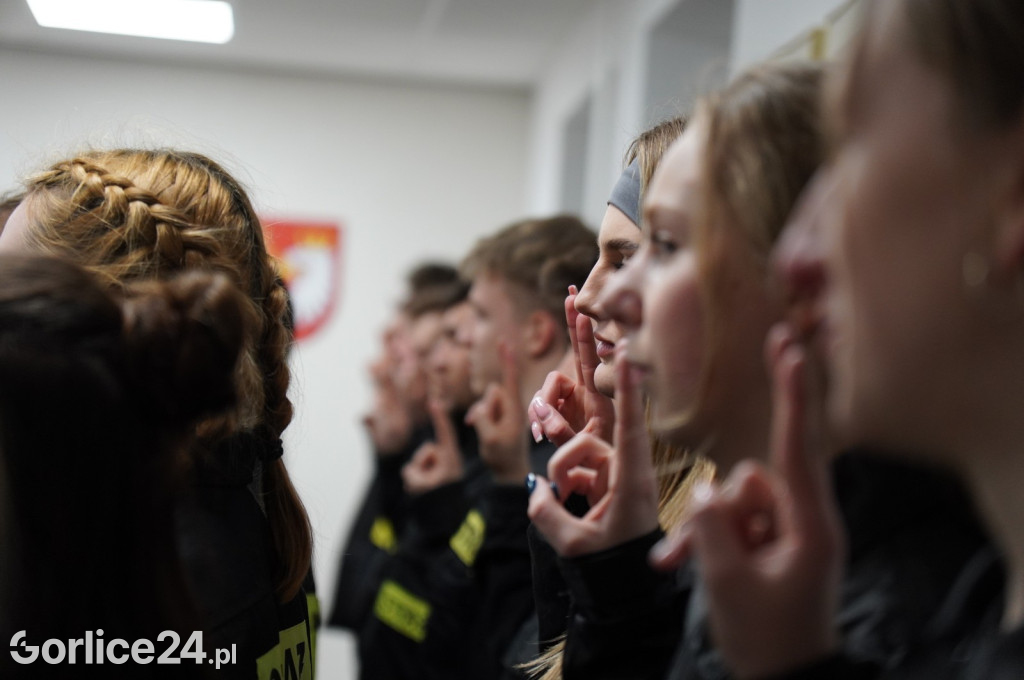 Przyrzeczenie 28 nowych druhen i druhów OSP (04.03.)