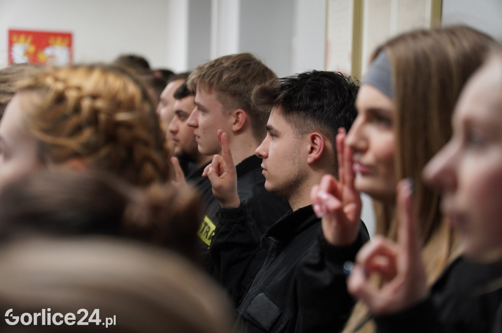 Przyrzeczenie 28 nowych druhen i druhów OSP (04.03.)