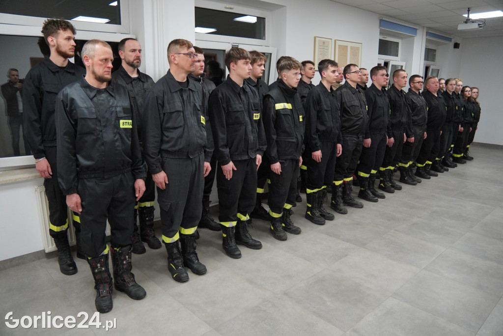 Przyrzeczenie 28 nowych druhen i druhów OSP (04.03.)