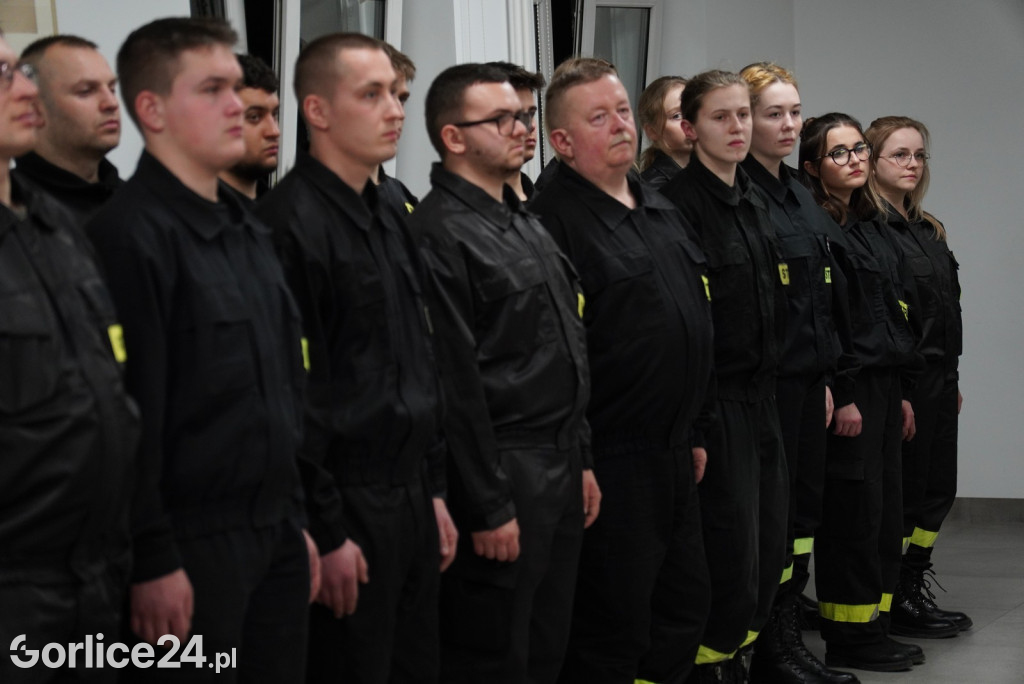 Przyrzeczenie 28 nowych druhen i druhów OSP (04.03.)