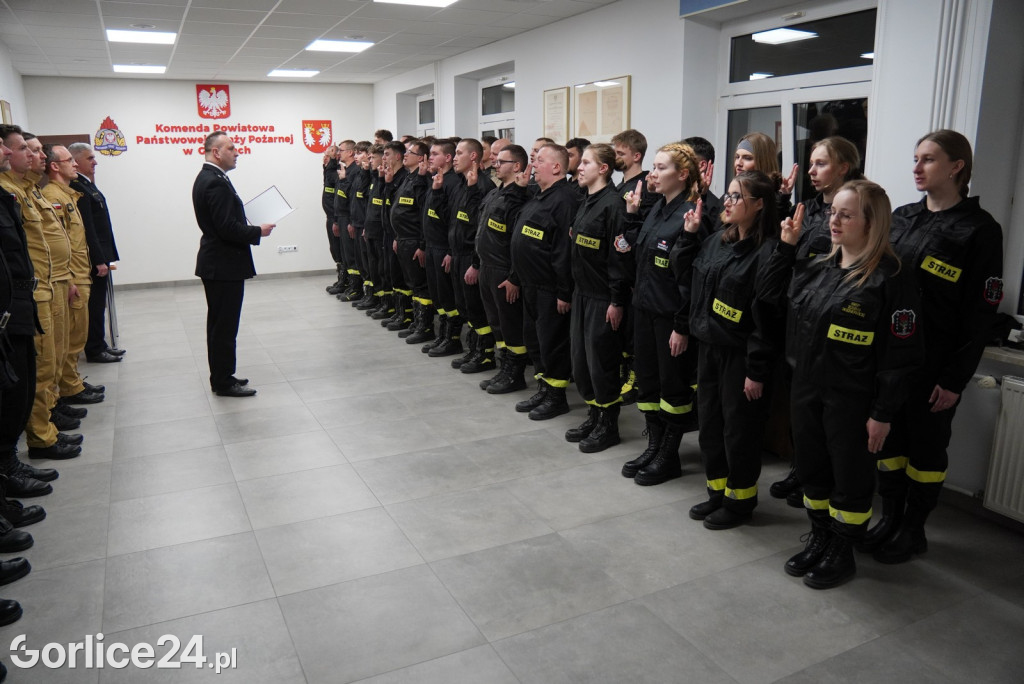 Przyrzeczenie 28 nowych druhen i druhów OSP (04.03.)