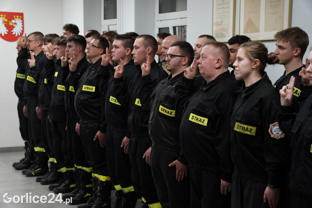 Przyrzeczenie 28 nowych druhen i druhów OSP (04.03.)