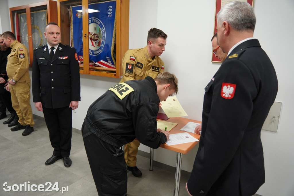 Przyrzeczenie 28 nowych druhen i druhów OSP (04.03.)