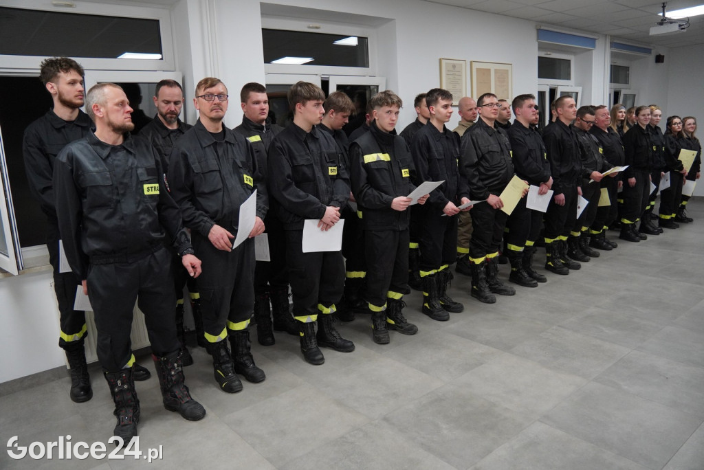 Przyrzeczenie 28 nowych druhen i druhów OSP (04.03.)