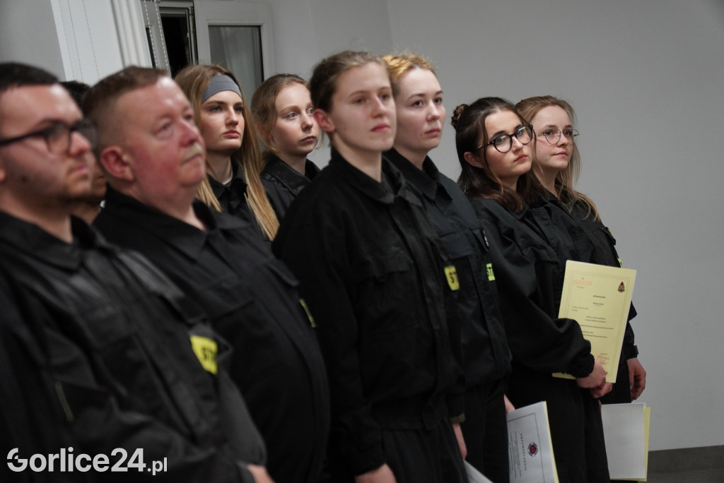 Przyrzeczenie 28 nowych druhen i druhów OSP (04.03.)