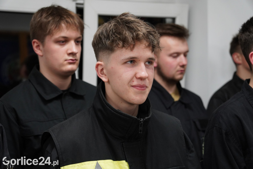 Przyrzeczenie 28 nowych druhen i druhów OSP (04.03.)