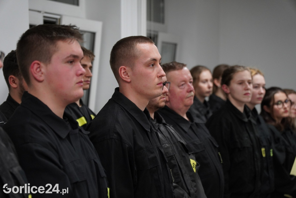 Przyrzeczenie 28 nowych druhen i druhów OSP (04.03.)