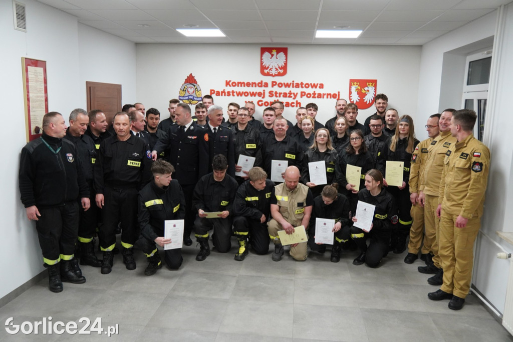 Przyrzeczenie 28 nowych druhen i druhów OSP (04.03.)