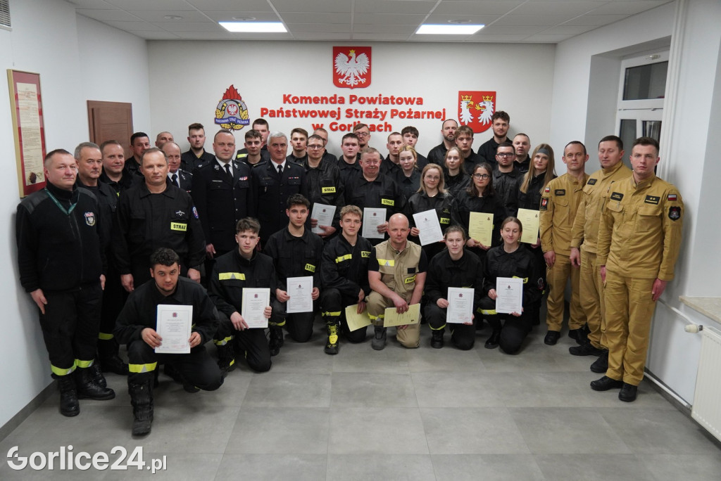Przyrzeczenie 28 nowych druhen i druhów OSP (04.03.)