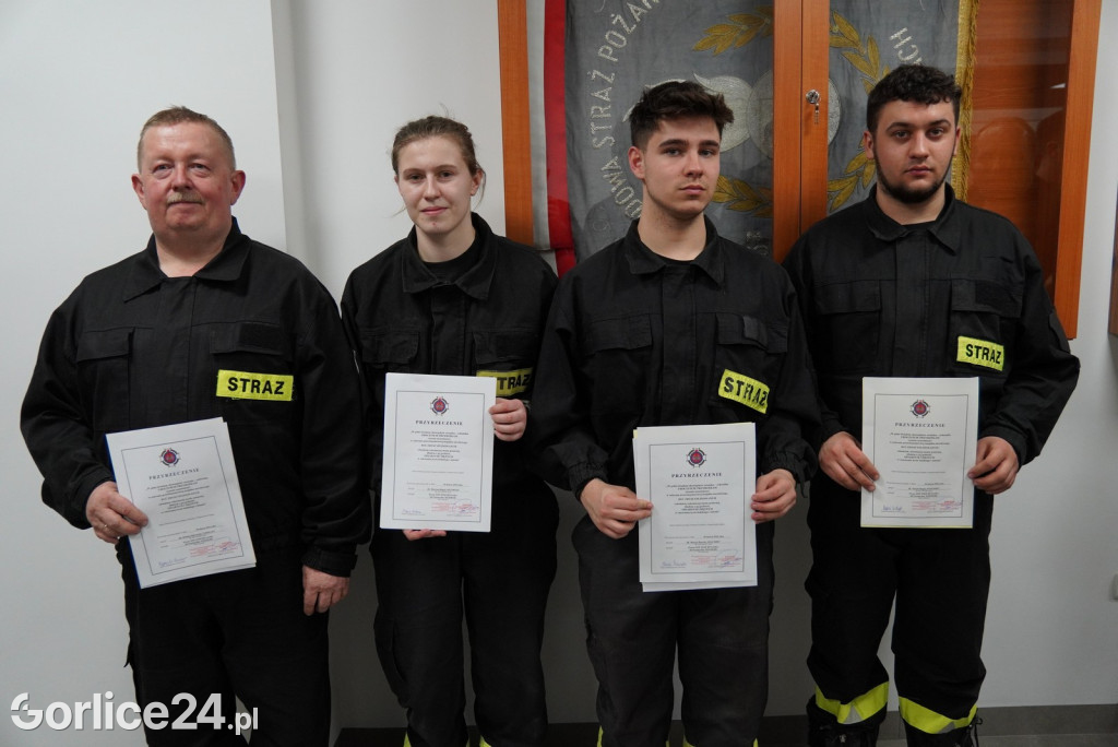Przyrzeczenie 28 nowych druhen i druhów OSP (04.03.)