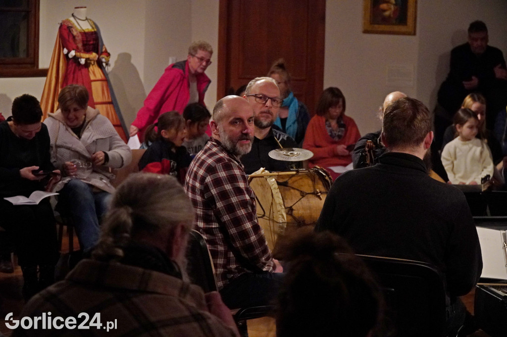 Koncert Memento Mori Dance Club w Kasztelu w Szymbarku (11.03)