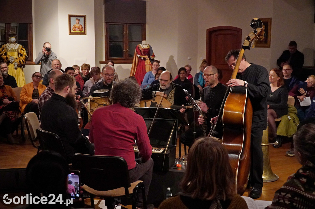 Koncert Memento Mori Dance Club w Kasztelu w Szymbarku (11.03)