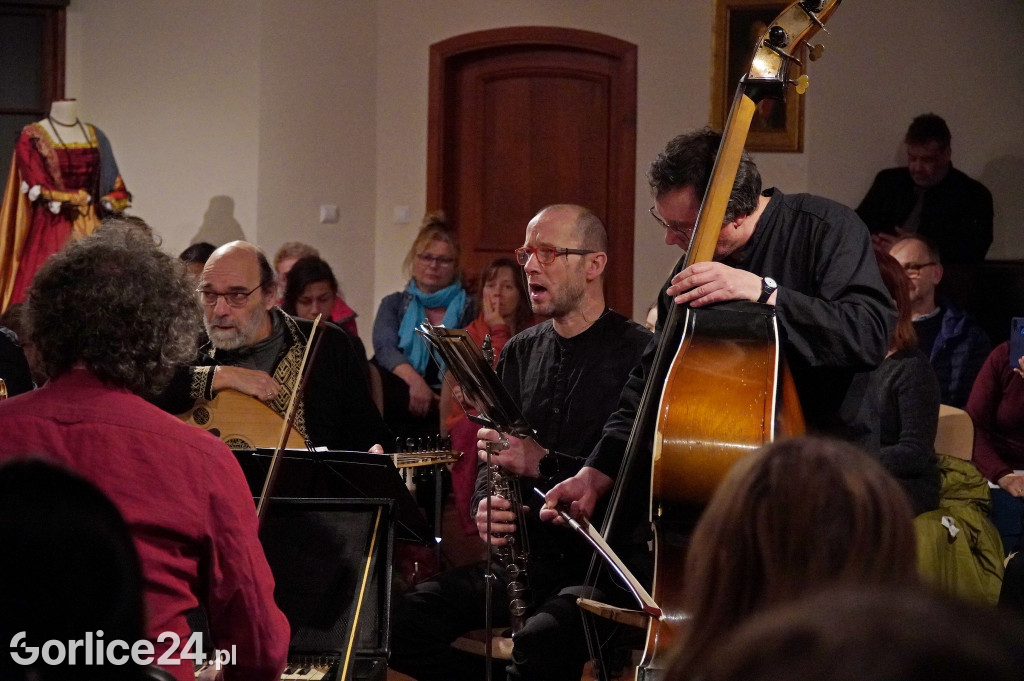 Koncert Memento Mori Dance Club w Kasztelu w Szymbarku (11.03)