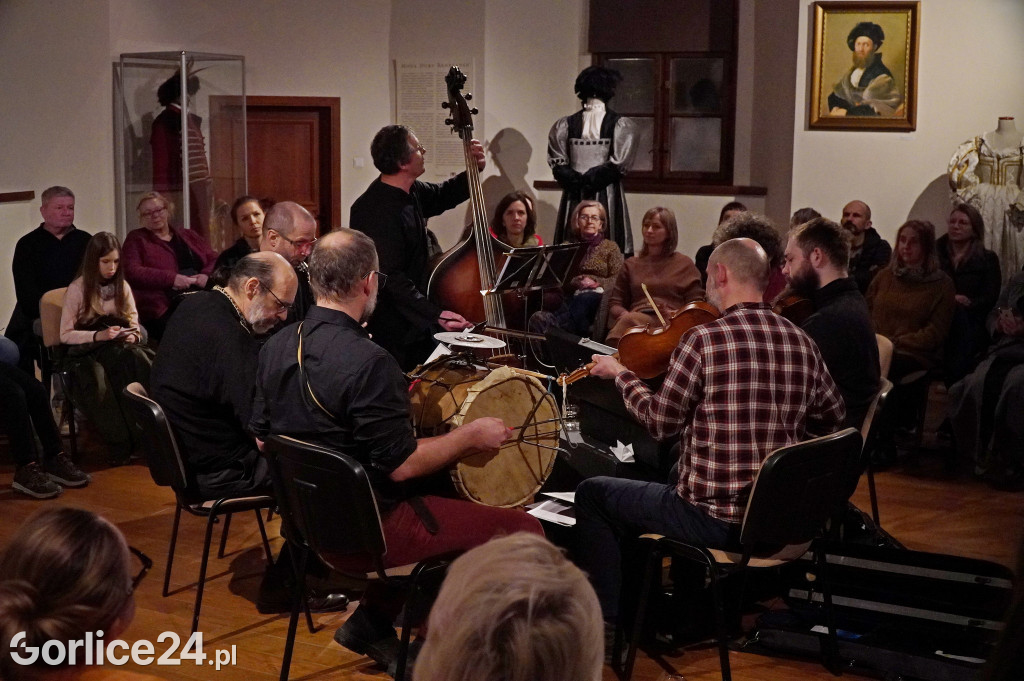 Koncert Memento Mori Dance Club w Kasztelu w Szymbarku (11.03)