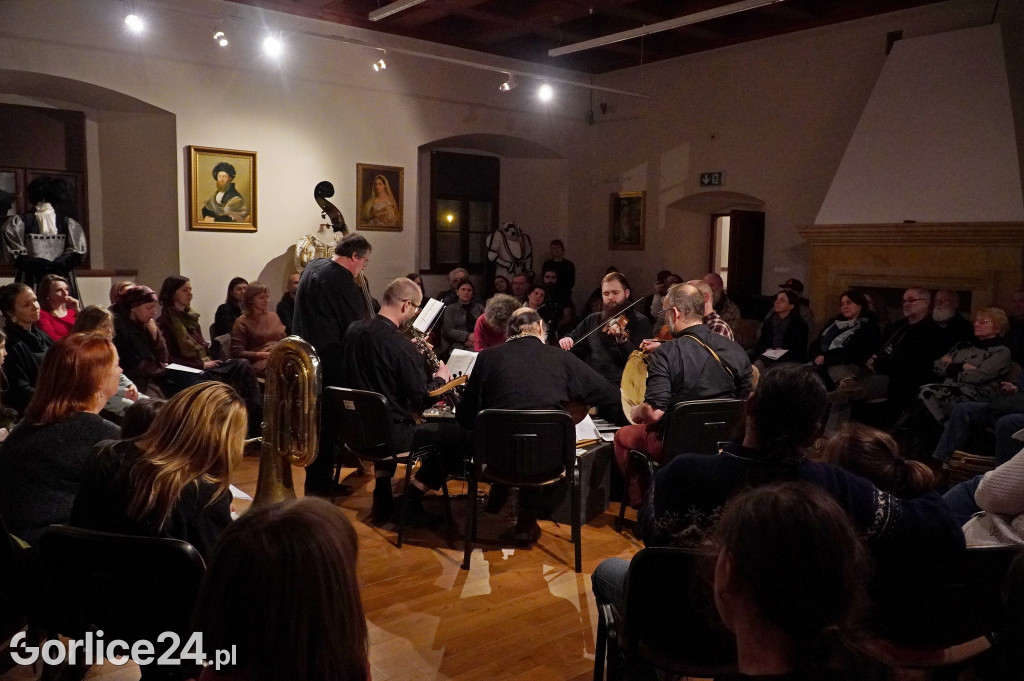 Koncert Memento Mori Dance Club w Kasztelu w Szymbarku (11.03)