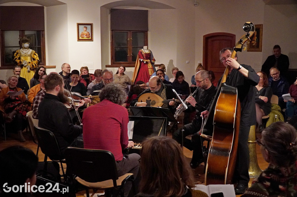 Koncert Memento Mori Dance Club w Kasztelu w Szymbarku (11.03)