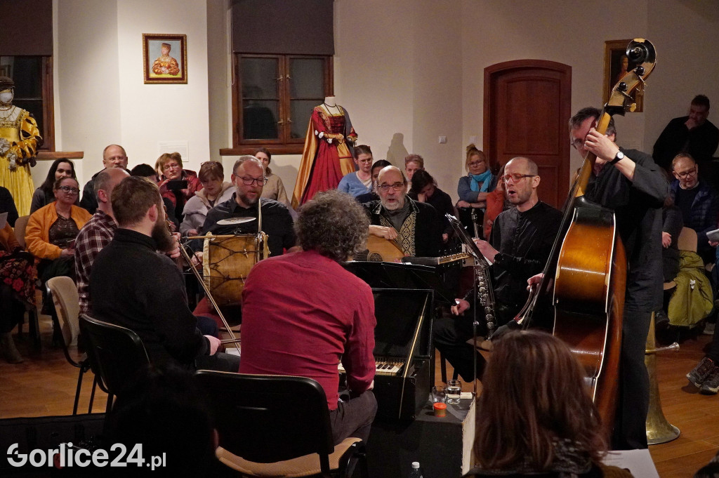 Koncert Memento Mori Dance Club w Kasztelu w Szymbarku (11.03)