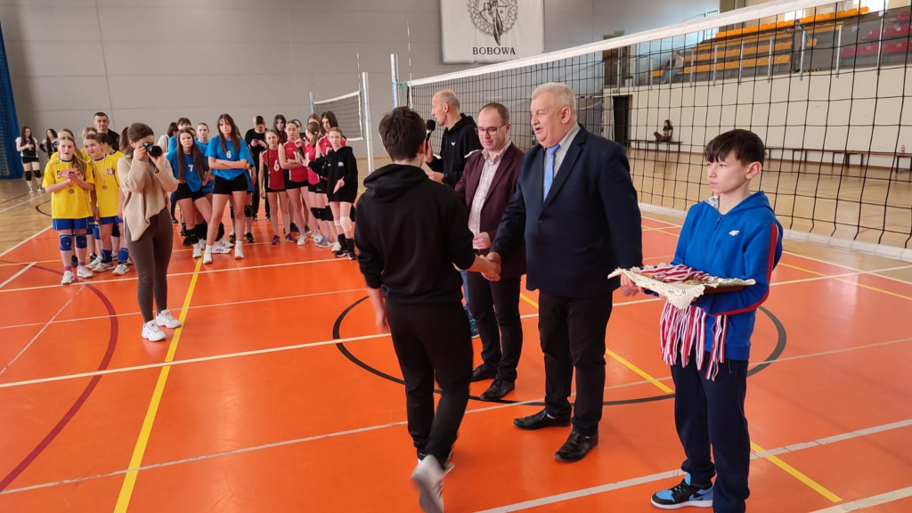 Powiatowe Igrzyska Młodzieży w piłce siatkowej dziewcząt i chłopców w Bobowej