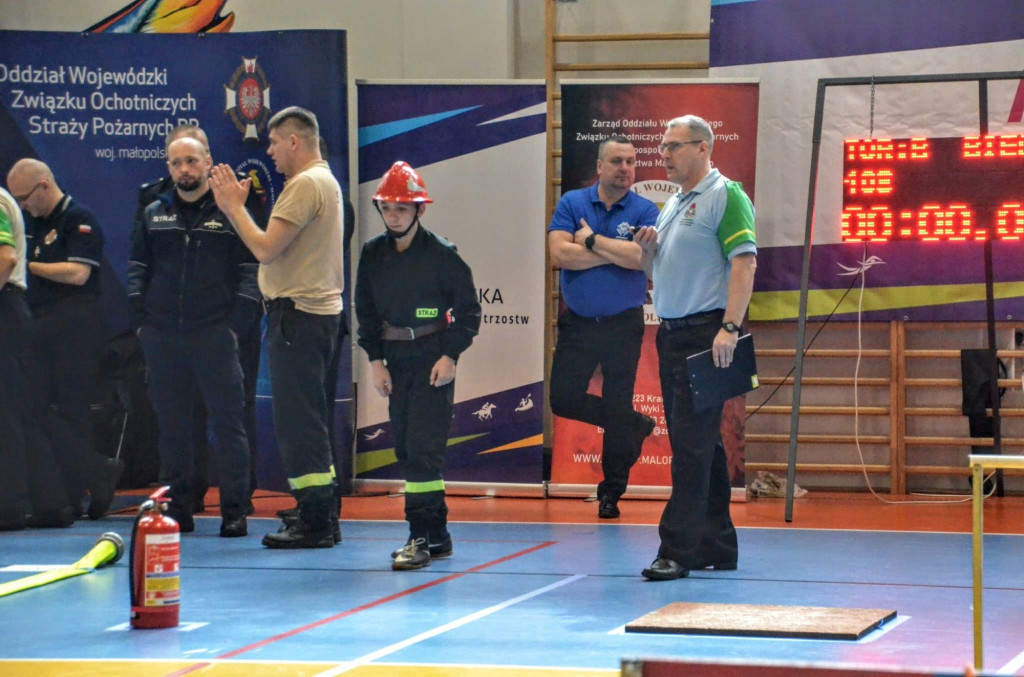Wojewódzkie Halowe Zawody Sportowo-Pożarnicze w Łapczycy