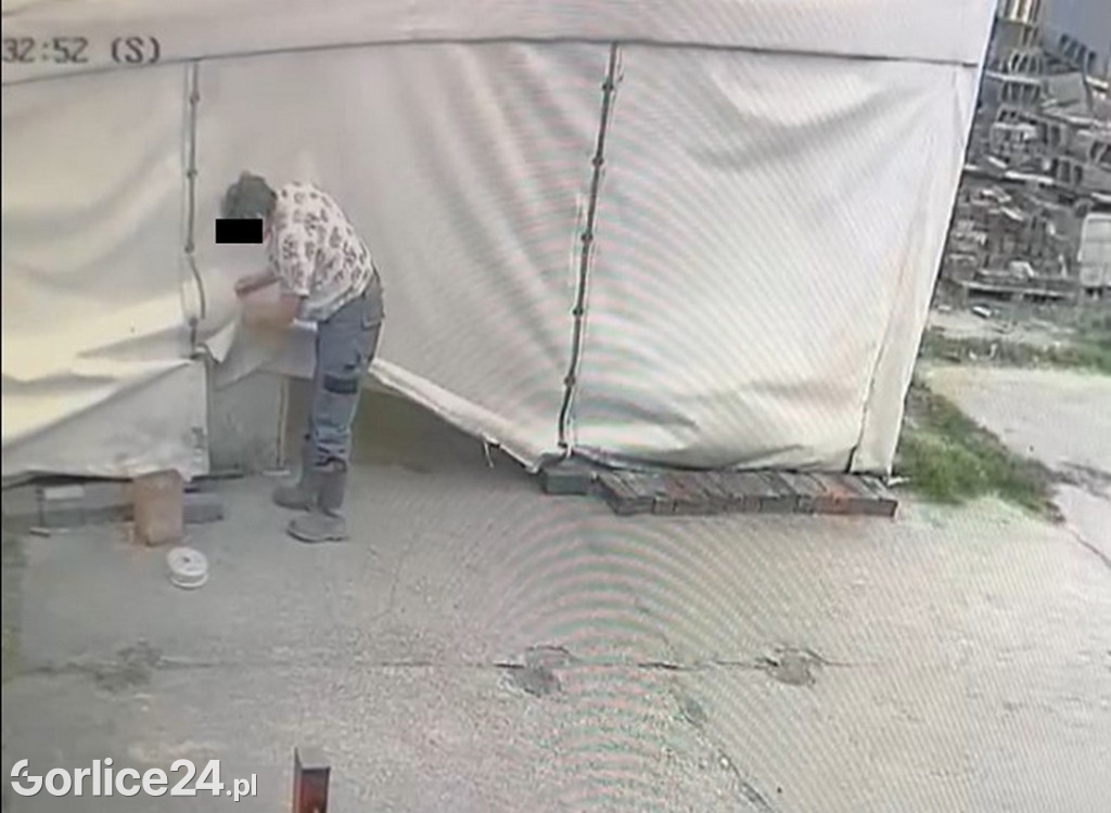 Kradzież odzieży w Gorlicach - nagranie monitoringu