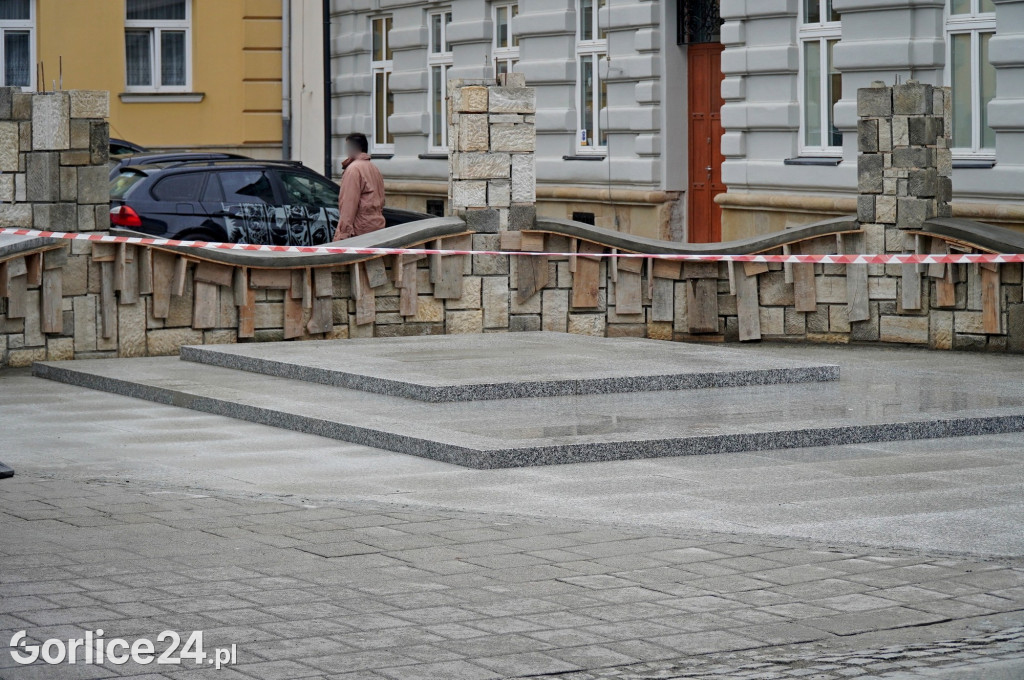 Pomnik Maryi Niepokalanej w Gorlicach