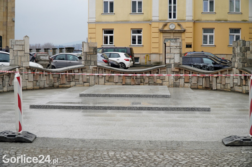 Pomnik Maryi Niepokalanej w Gorlicach