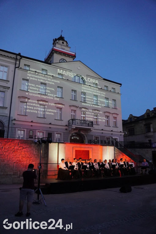 Patriotyczne śpiewanie i Mapping 3D na Ratuszu (01.05.)