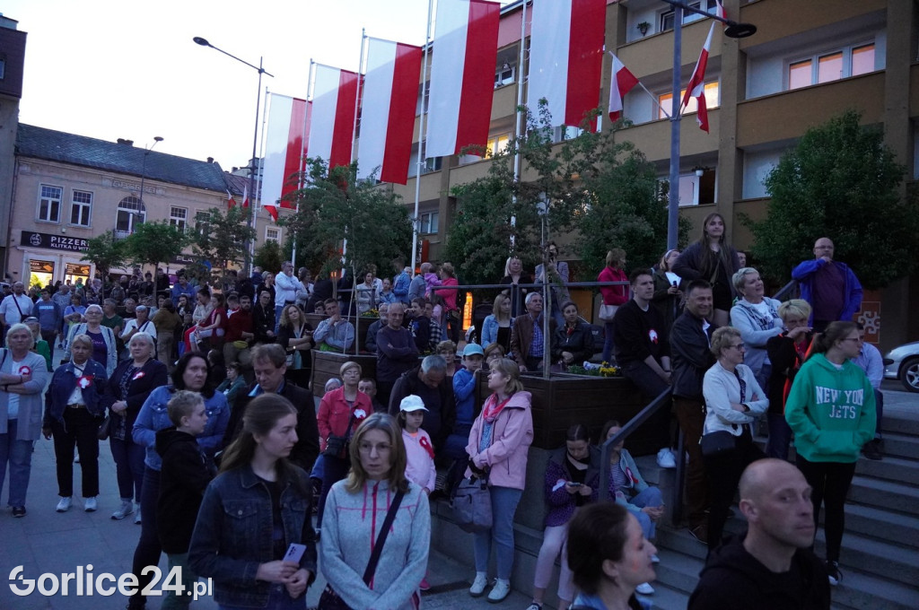 Patriotyczne śpiewanie i Mapping 3D na Ratuszu (01.05.)