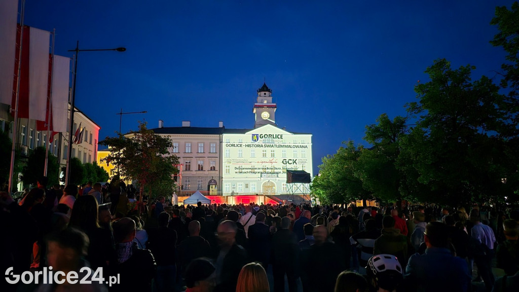 Patriotyczne śpiewanie i Mapping 3D na Ratuszu (01.05.)
