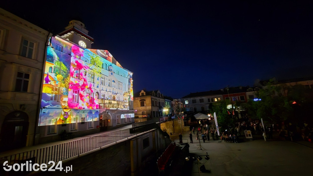 Patriotyczne śpiewanie i Mapping 3D na Ratuszu (01.05.)