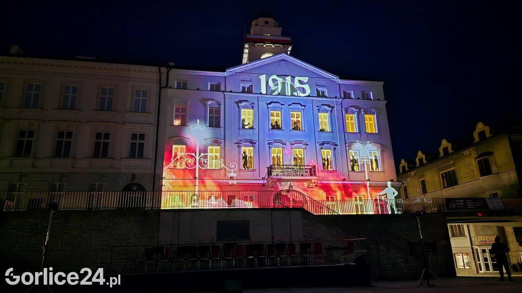 Patriotyczne śpiewanie i Mapping 3D na Ratuszu (01.05.)