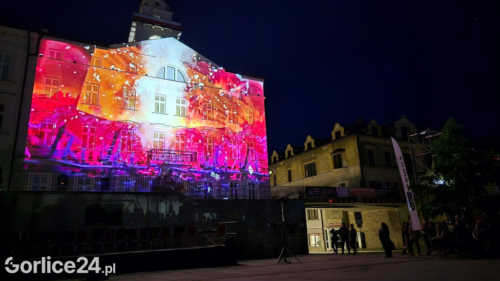 Patriotyczne śpiewanie i Mapping 3D na Ratuszu (01.05.)